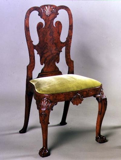 George I Stuhl mit Muschelschnitzerei und Kabriole-Beinen, um 1720 von English School
